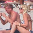  Le joueur de football Maxi Lopez en vacances avec son &eacute;pouse Wanda Nara &agrave; Formentera en Espagne le 21 juillet 2013. 