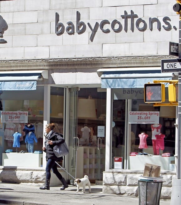 Exclusif - La princesse Madeleine de Suède a fait un peu de shopping dans une boutique de vêtements pour bébés à New York, le 29 mars 2014.