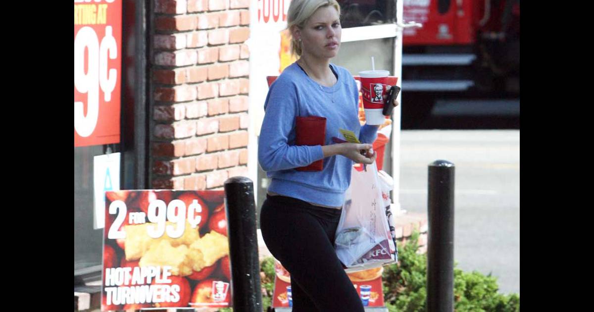 PHOTOS : Le mannequin Sophie Monk a un régime alimentaire ... PHOTOS : Le mannequin Sophie Monk a un régime alimentaire ...
