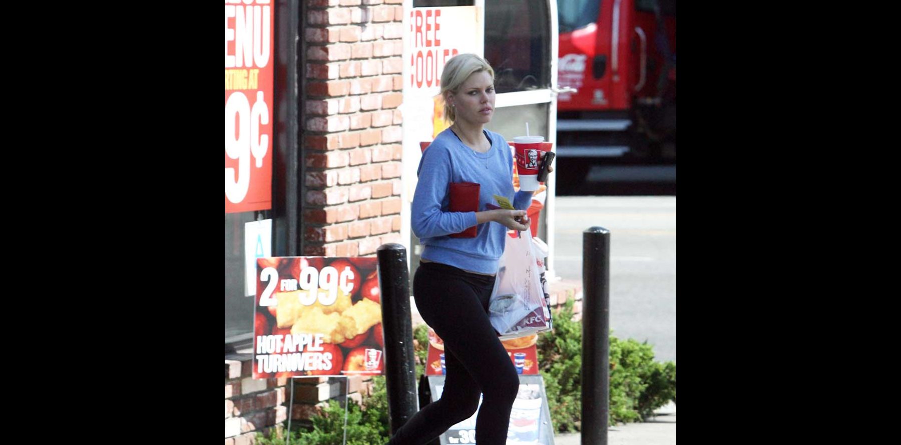 PHOTOS : Le mannequin Sophie Monk a un régime alimentaire ... PHOTOS : Le mannequin Sophie Monk a un régime alimentaire ...