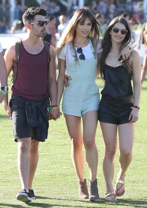 Joe Jonas, Blanda Eggenschwiler lors du 1er jour du Festival de Coachella à Indio, le 11 avril 2014.
