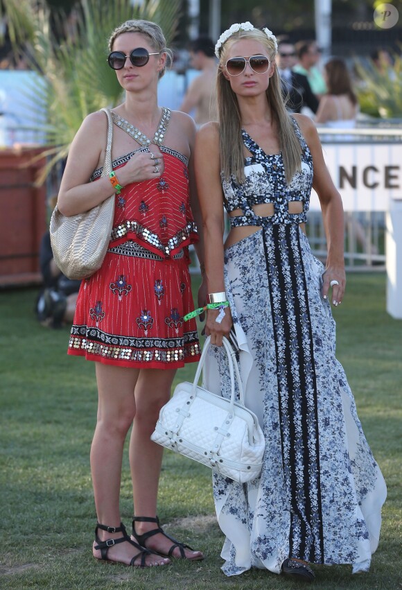 Paris Hilton, Nicky Hilton lors du 1er jour du Festival de Coachella à Indio, le 11 avril 2014.