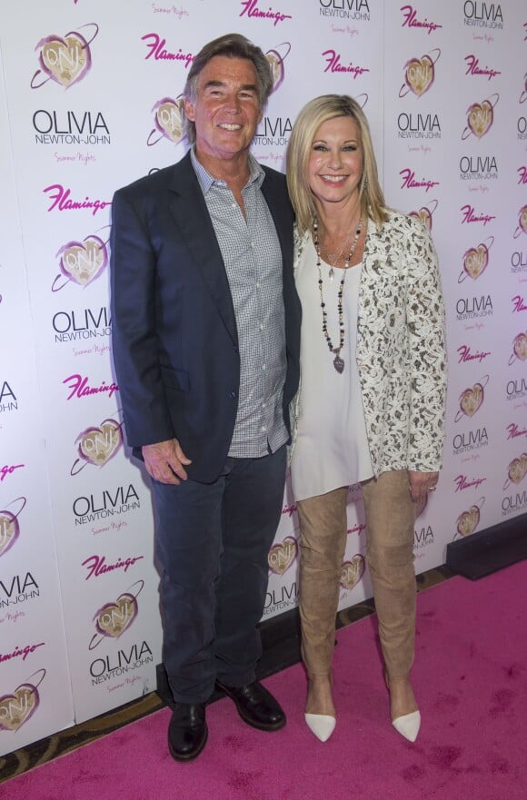 Olivia Newton et son mari John Easterling pour le lancement de son show Summer Nights, à l'hôtel Flamingo de Las Vegas, le vendredi 11 avril 2014.