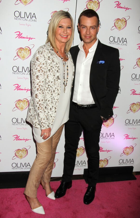 Olivia Newton-John et Joey Lawrence pour le lancement de son show Summer Nights, à l'hôtel Flamingo de Las Vegas, le vendredi 11 avril 2014.