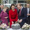 Le duc et la duchesse de Cambridge déposant des pierres commémoratives à Christchurch, en Nouvelle-Zélande, le 14 avril 2014