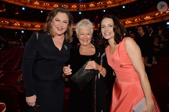 Kathleen Turner, Judi Dench et Kristin Davis lors de la cérémonie des Laurence Olivier Awards 2014 au Royal Opera House à Londres, le 13 avril 2014.