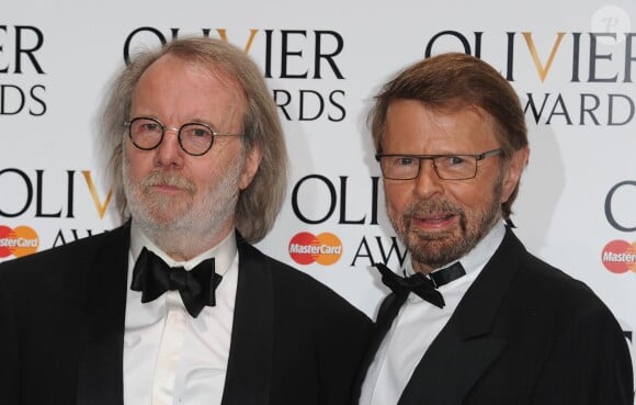 Benny Andersson et Bjorn Ulvaeus du grope ABBA lors de la cérémonie des Laurence Olivier Awards 2014 au Royal Opera House à Londres, le 13 avril 2014.