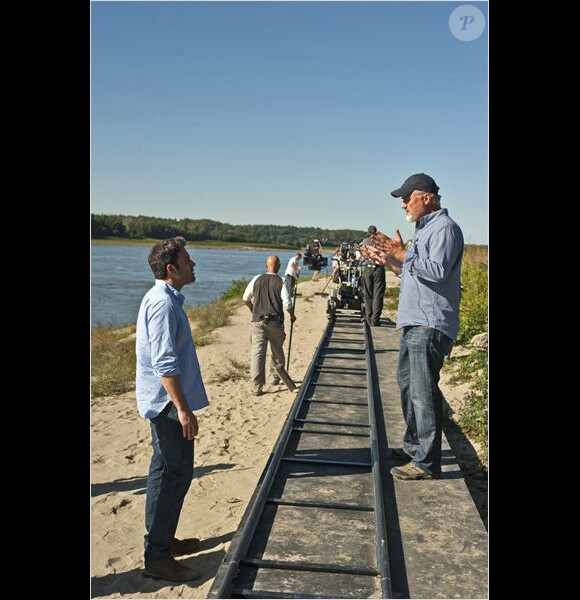 David Fincher dirige Ben Affleck sur le tournage de Gone Girl.