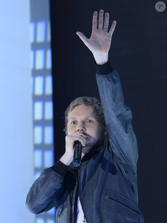 Benoît Poher du groupe Kyo lors de l'enregistrement de l'émission "Vivement Dimanche" à Paris, le 19 mars 2014. 