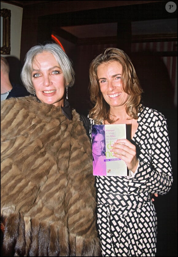 Lisa Azuelos et sa mère Marie Laforêt à Paris en octobre 2004.