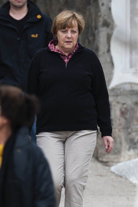 On change pas une équipe qui gagne : la chemise à carreaux est de toutes les vacances d'Angela Merkel à Ischia. Ici le 30 mars 2013.