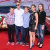 Candace Cameron Bure avec ses enfants Natasha (15 ans), Lev (14 ans) et Maksim (12 ans) et son mari Valeri, à la première de Muppets Most Wanted à Hollywood, Los Angeles, le 11 mars 2014.