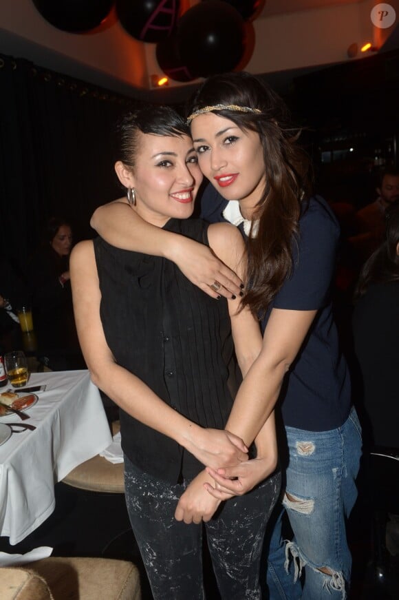Les soeurs Karima et Hédia Charni lors de l'anniversaire de Flora Coquerel, Miss France 2014, à la Gioia, restaurant du Vip Room, à Paris, le mercredi 16 avril 2014