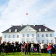  La famille royale de Danemark s'est réunie autour de la reine Margrethe II au château de Marselisborg, à Aarhus, le 16 avril 2014, pour fêter les 74 ans de la souveraine. Leurs compatriotes ont pu accéder au parc du château pour observer leur apparition au balcon vers midi. 