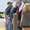 Exclusif - Mila Kunis, enceinte, et son fiancé Ashton Kutcher arrivent à l'aéroport de La Nouvelle-Orléans pour prendre un avion. Mila Kunis paraît très fatiguée sans maquillage. Le couple a passé une semaine de repos chez la soeur de Ashton. Le 19 avril 2014.