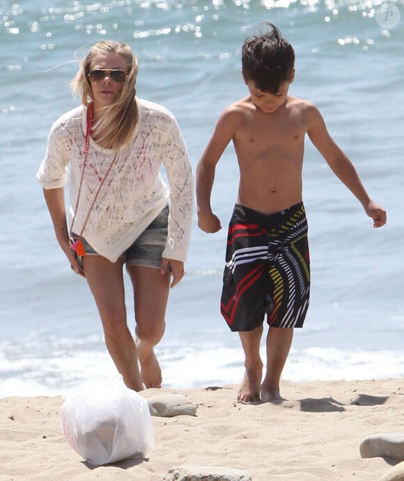 LeAnn Rimes à la plage en famille à Ventura, le 19 avril 2014.