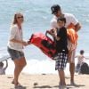 LeAnn Rimes et Eddie Cibrian à la plage avec Mason et Jake, les fils de l'acteur à Ventura, le 19 avril 2014.