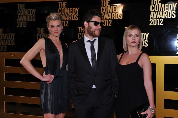 Eliza Coupe, Adam Pally et Elisha Cuthbert à New York, le 28 avril 2012. 