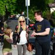  Tori Spelling sur le tournage de son &eacute;mission de t&eacute;l&eacute; r&eacute;alit&eacute; "True Tori" dans les rues de Studio City. Le 3 avril 2014. 
