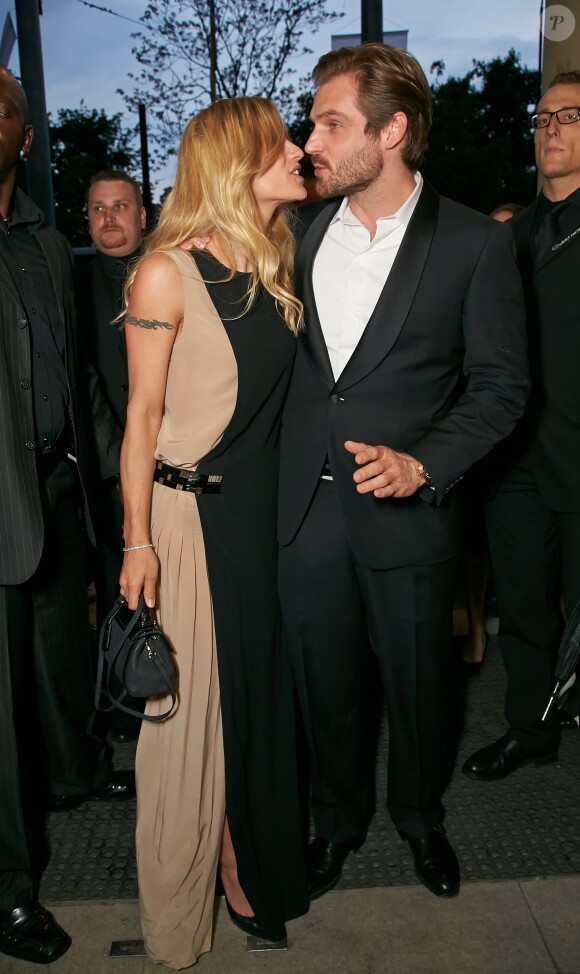 Michelle Hunziker et son fiancé Tomaso Trussardi arrivent à la cérémonie des Vienna Awards for Fashion & Lifestyle. Vienne, le 24 avril 2014.