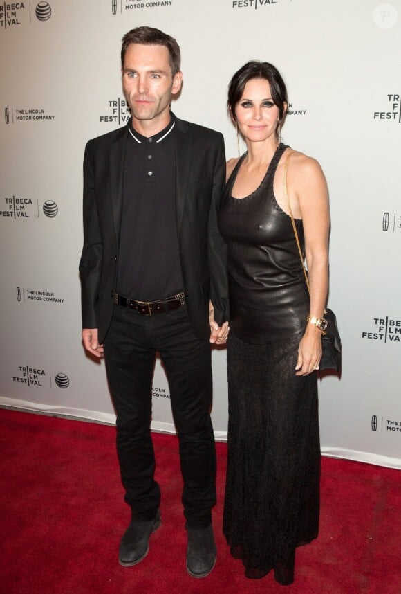 Johnny McDaid et Courteney Cox assistent à la projection du film Just Before I Go pendant le Tribeca Film Festival, au SVA Theater. New York, le 24 avril 2014.