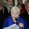 Line Renaud lors de l'inauguration d'une plaque hommage à Loulou Gasté dans le 17e arrondissement de Paris le 29 janvier 2014