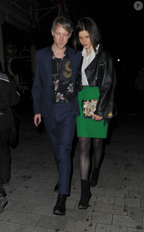Jefferson Hack et sa compagne quittent l'hôtel Connaught à l'issue du dîner de lancement de la collection de Kate Moss pour Topshop, à. Londres, le 29 avril 2014.