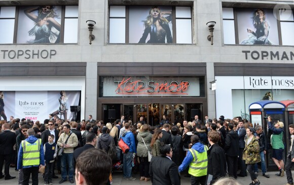 Kate Moss lance sa collection pour Topshop, dans la boutique de la marque anglaise, à Oxford Circus. Londres, le 29 avril 2014.
