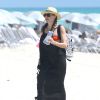 Katie Cassidy quitte une plage de Miami après y avoir passé quelques heures. Le 29 avril 2014.