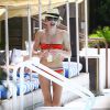 Katie Cassidy poursuit son après-midi détente à la la piscine de son hôtel. Miami, le 29 avril 2014.