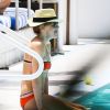 Katie Cassidy poursuit son après-midi détente à la piscine de son hôtel. Miami, le 29 avril 2014.