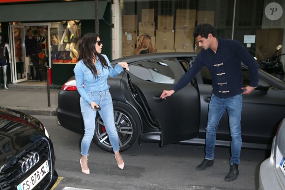 Kim Kardashian se rend dans la boutique Azzedine Alaïa, située au 7, rue de Moussy, dans le 4e arrondissement. Paris, le 30 avril 2014.