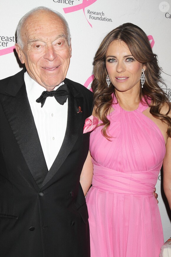 Leonard Lauder et Elizabeth Hurley à la soirée The Breast Cancer Research Foundation's Hot Pink Party, à New York, le 28 avril 2014.