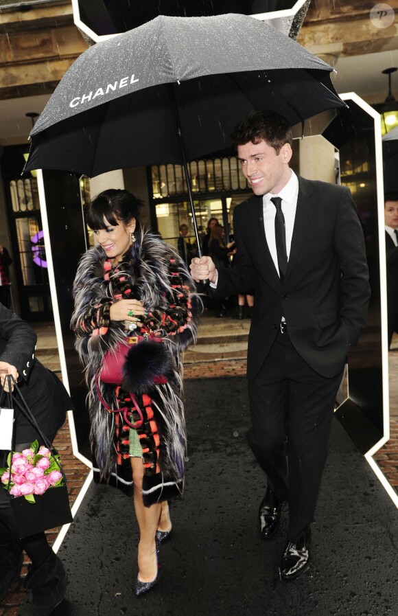 Lily Allen quitte la tea party organisé par Chanel. Londres, le 1er mai 2014.