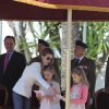 Le prince Felipe d'Espagne, sa femme la princesse Letizia et leurs filles Sofia et Leonor, lors du 25e anniversaire d'obtention de diplome de la 41e promotion du prince, sur la base aérienne de San Javier, le 2 mai 2014.