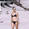 L'actrice Kate Hudson se promène sur une plage à Malibu le 3 mai 2014.