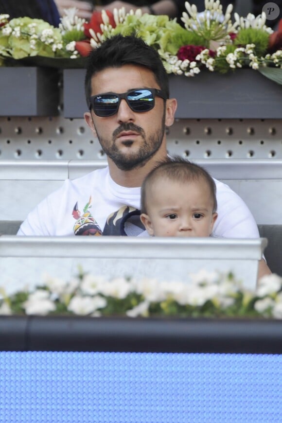 David Villa et son fils Luca lors du gala de charité organisé par Rafael Nadal et Iker Casillas à Madrid en Espagne le 2 mai 2014 avant le Master de Madrid