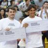 Iker Casillas et Rafael Nadal lors du gala de charité organisé par Rafael Nadal et Iker Casillas à Madrid en Espagne le 2 mai 2014 avant le Master de Madrid