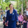 Valérie Trierweiler s'est rendue à l'école Molière Chandler de Jacmel en Haïti, le 8 mai 2014, dans le cadre de son voyage avec le Secours Populaire