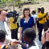 Valérie Trierweiler, marraine du Secours Populaire, a rendu visite au complexe scolaire Rivière froide dans la commune de Carrefour le 6 mai 2014 en Haïti
