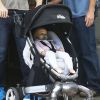 Ava - Robert Downey Jr. et Jeremy Renner vont en famille au zoo de Nashville, le 5 mai 2014. Jeremy Renner est accompagné de son ex-petite-amie Sonni Pacheco et leur fille Ava.