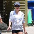 Lea Michele, très souriante, avec ses parents Marc et Edith Sarfati lors de leur randonnée dans le parc Tree People à Sherman Oaks, le 9 mai 2014.