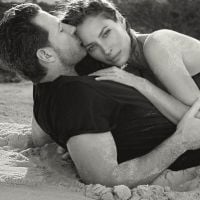 Christy Turlington et son mari Edward Burns : Tops divins enlacés sur la plage