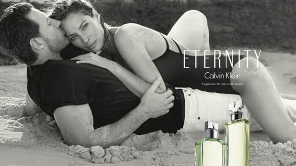 Christy Turlington et son mari Edward Burns pour la campagne Calvin Klein Eternity