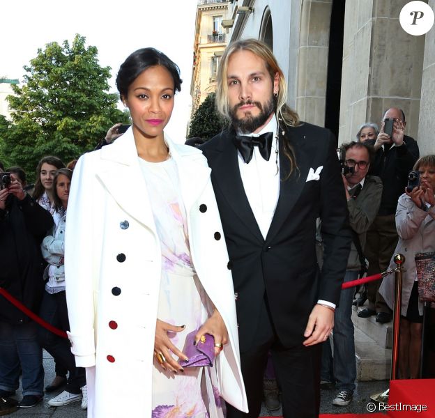 Zoe Saldana Sublime au bras de son mari et par Eva Longoria Purepeople Zoe Saldana Sublime au bras de son mari et par Eva Longoria Purepeople