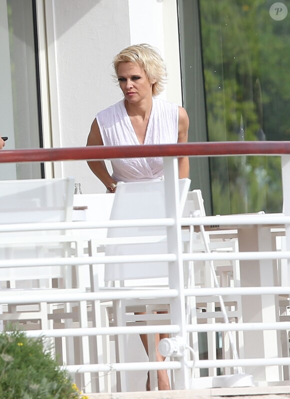 Pamela Anderson et son mari Rick Salomon sont descendus à l'hôtel Eden Roc au Cap d'Antibes, le 13 mai 2014. Le couple est venu pour participer au 67e Festival du Film de Cannes.