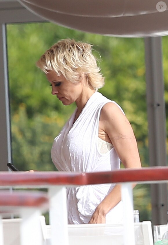 Pamela Anderson et son mari Rick Salomon sont descendus à l'hôtel Eden Roc au Cap d'Antibes, le 13 mai 2014. Le couple est venu pour participer au 67e Festival du Film de Cannes.