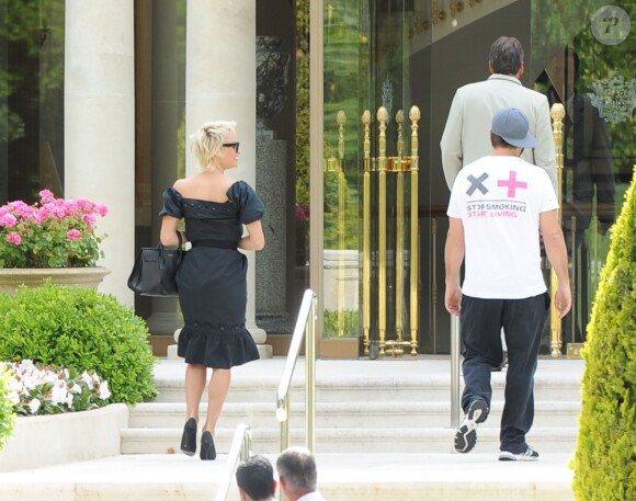 Pamela Anderson arrive à l'hôtel Eden Roc au Cap d'Antibes, le 13 mai 2014.