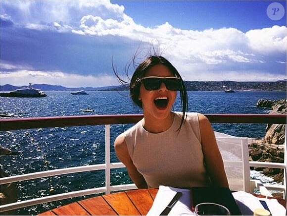 Kendall Jenner profite de son séjour à Cannes.