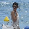 Kendall Jenner en combi-short Longchamp, se promène sur la Croisette. Cannes, le 15 mai 2014. La belle porte aussi le nouveau it-bag de la maison, le Pliage Héritage